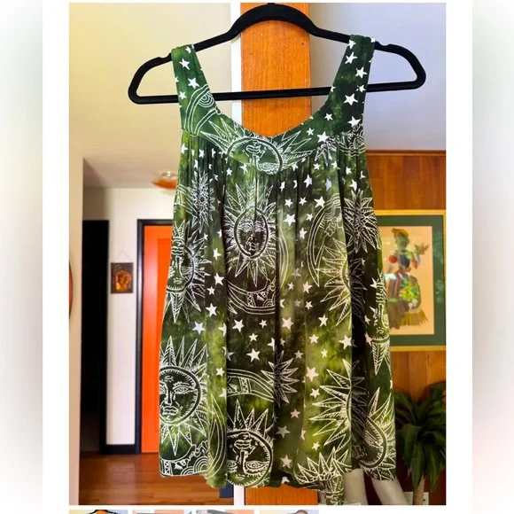Green Sun and Moon Print Women's Top - Picture 1 of 6